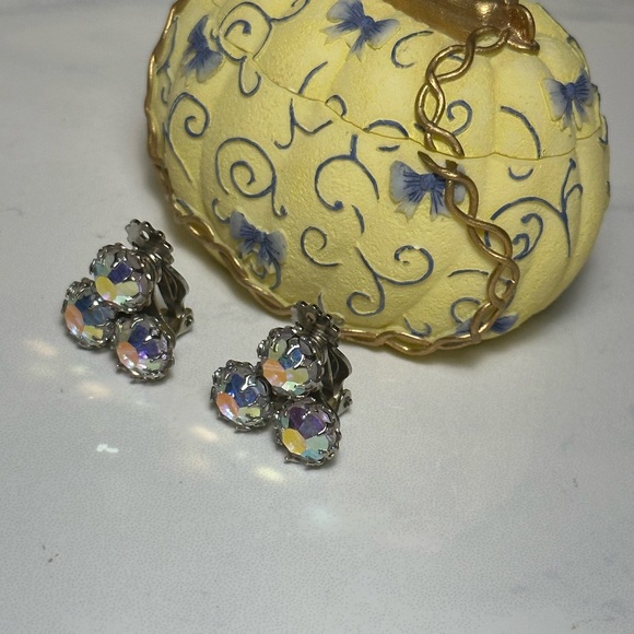 Golden Sparkle Crystal Bead Cluster Earrings Clip On - Picture 5 of 12